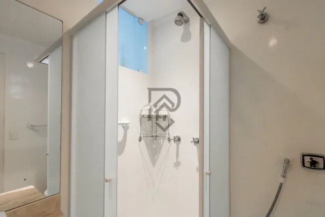 Imagem Apartamento reformado andar alto proximo metrô