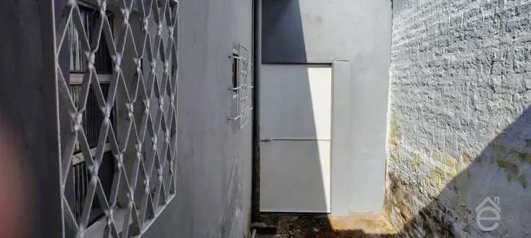 Imagem Casa à venda de esquina na Ponta Grossa, 3/4, sala ampla, garagem e DCE, 323m2