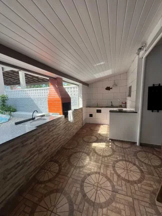 Imagem Casa com 3 dormitórios e 3 vagas de garagem - Ubatuba | São Francisco do Sul/SC