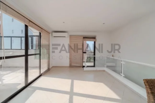 Imagem Cobertura duplex com piscina na Vila Nova Conceição: 3 quartos, 3 suítes, 3 salas, 5 banheiros, 4 vagas e 241m² de sofisticação em São Paulo-SP.