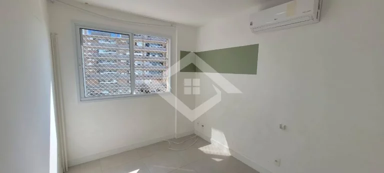 Imagem Apartamento de 2 Quartos para Venda na Barra da Tijuca com 63 m²