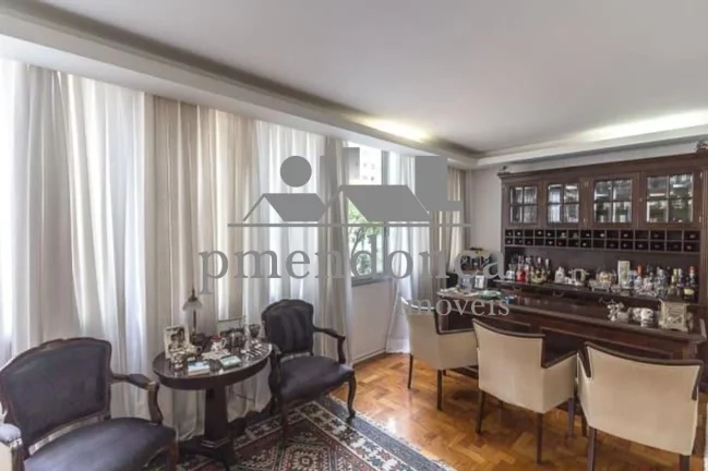 Imagem Apartamento um por andar, 265m² útil, living para 03 ambientes, piso de tábuas largas corridas de...
