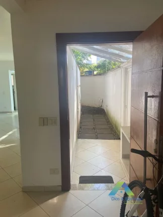 Imagem Sobrado com 4 Quartos e 7 banheiros para locação ao lado do Metrô Eucapiltos e Shopping Ibirapuera - Moema/SP!