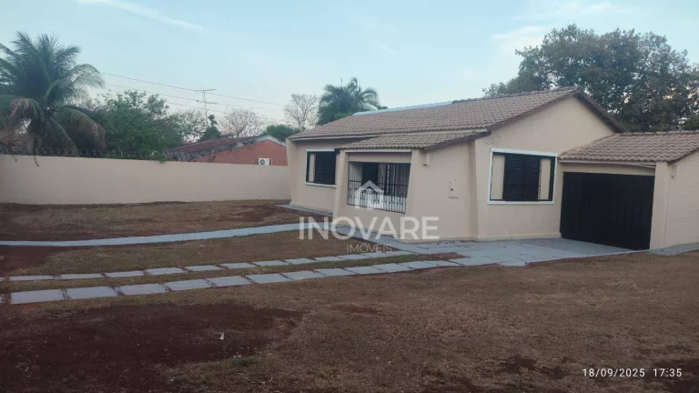 Imagem Casa com 3 dormitórios para alugar, 119 m² por R$ 2.200,00/mês - Vila de Furnas - Itumbiara/GO