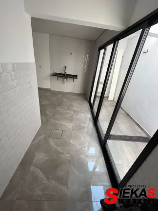 Imagem Imperdível! Casa à venda na Vila Carrão, São Paulo-SP, com 3 quartos, 2 suítes, 3 banheiros, 2 vagas de garagem e 110m².