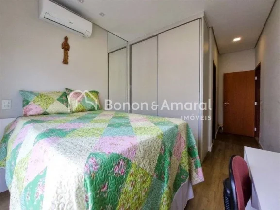Imagem Excelente casa com 251m² de construção. Possui 4 vagas na garagem, Ao entrar nesta casa dos sonho...