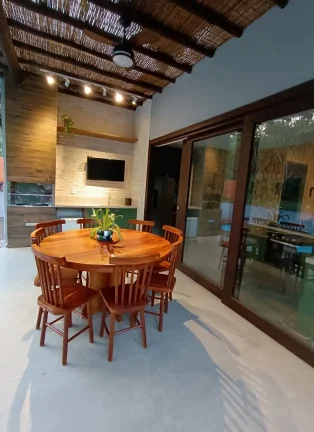 Imagem Casa em Condomínio para aluguel em Praia do Forte, Bahia - Açu da Torre - Com Piscina e Quadra Poliesportiva