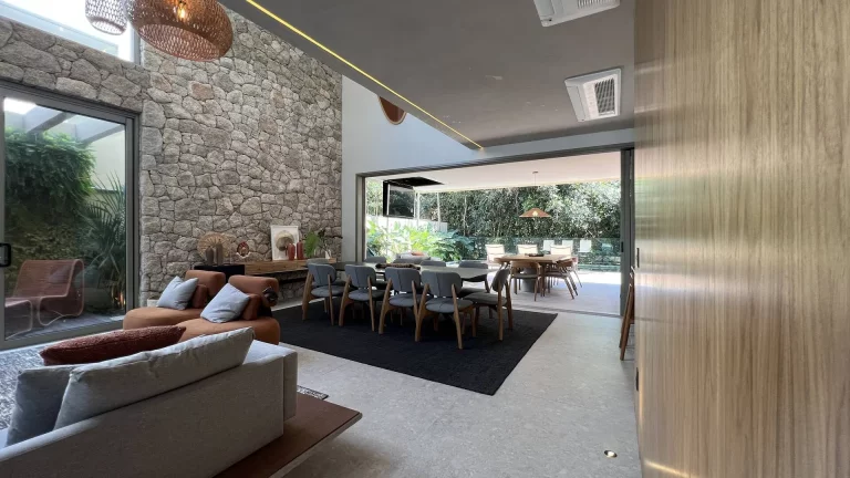 Imagem *Casa Excepcionalmente Decorada à Venda no Módulo 11, Riviera*