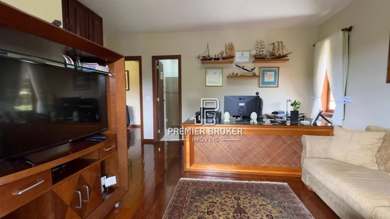 Imagem Casa com 5 dormitórios à venda, 450 m² por R$ 1.979.000,00 - Albuquerque - Teresópolis/RJ