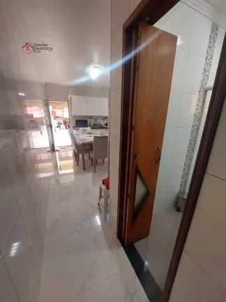 Imagem SOBRADO COM 3 DORMITÓRIOS A VENDA NA VILA FORMOSA, COM EDÍCULA. EXCELENTE LOCALIZAÇÃO. 2 VAGAS DE GARAGEM COBERTAS, PORTÃO AUTOMÁTICO