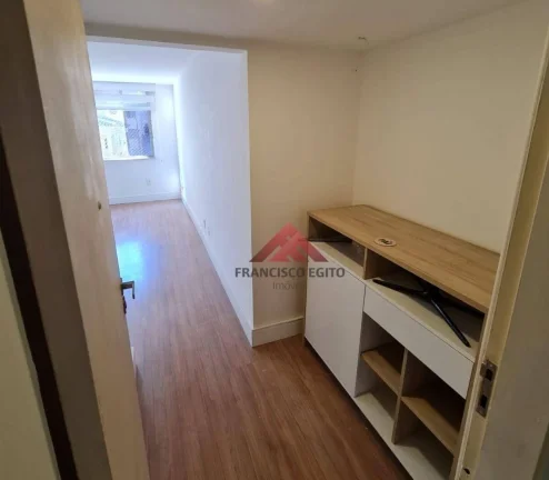 Imagem Excelente Apartamento com sala dois quartos dependencias completa,sol da manhã,elétrica e hidraulica reformadas,quarto principal montado com armários,