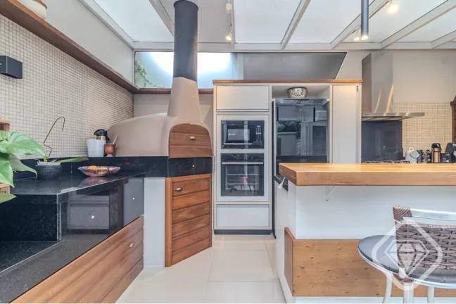 Imagem Casa com 4 dormitórios, 2 suítes, terraço e espaço gourmet no Tristeza

Casa em condomínio fech...