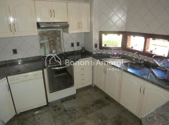 Imagem Linda residência em condomínio fechado de alto padrão, com ambientes amplos e aconchegantes. O im...