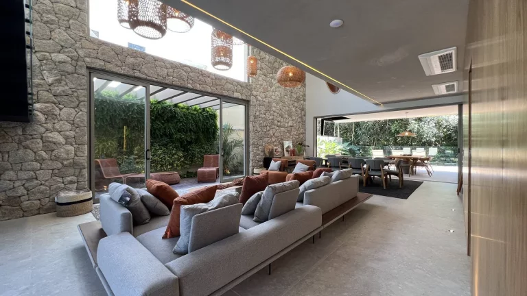 Imagem *Casa Excepcionalmente Decorada à Venda no Módulo 11, Riviera*
