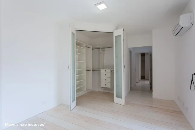Imagem Apartamento 276M² Reformado, 3Q, 3 Suítes, 3 Banheiros, 4 Vagas, Varanda, Piscina, Academia, Churrasqueira, Salão de Festas, Playground, Split.