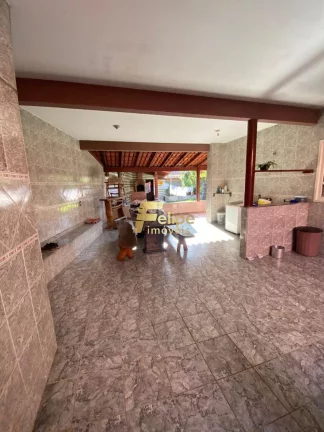Imagem CASA À VENDA NA PONTA DA FRUTA COM 3 QUARTOS SENDO 1 SUÍTE