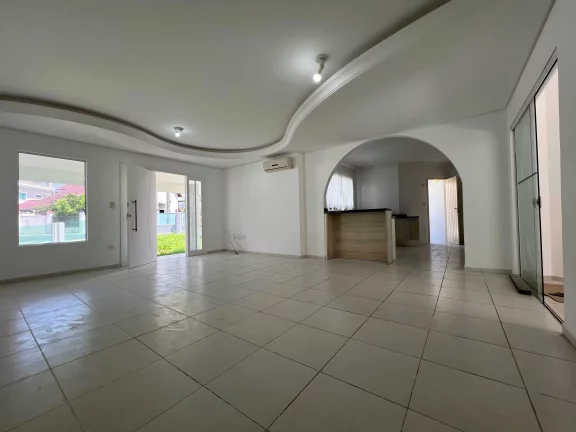 Imagem Casa com Piscina em Balneário Camboriú