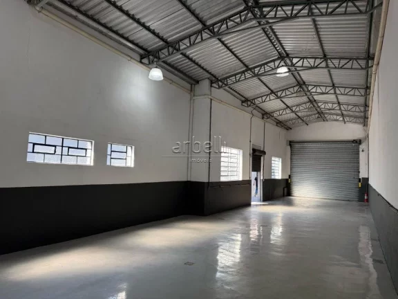 Imagem Galpão com área total de 310 M² e 170 M² de área construída, escritório, 4 banheiros e depós...