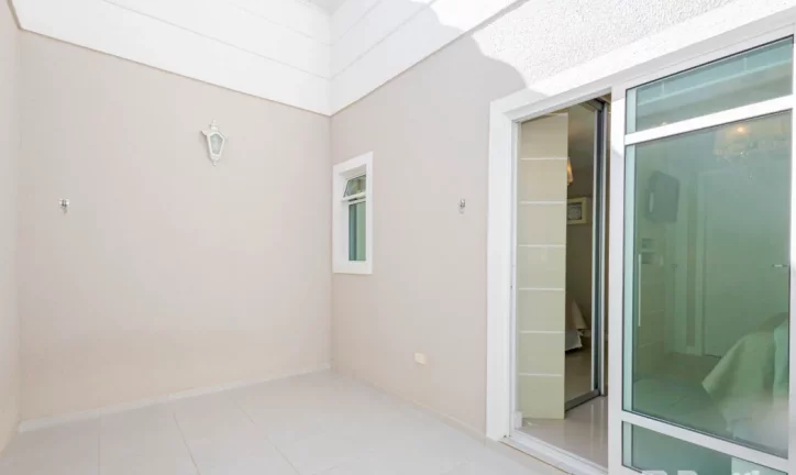 Imagem Sobrado em Condomínio de 3 quartos no bairro Santa Felicidade