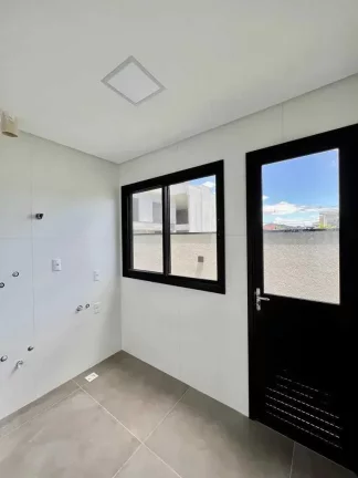 Imagem Casa em condomínio com 4 dormitórios sendo 3 suítes e 4 vagas - Camboriú/SC