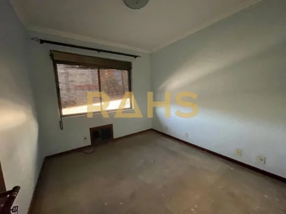 Imagem Apartamento com área privativa de 205,840 m², localizado no bairro Bucarein, possuindo 2 vagas de ...