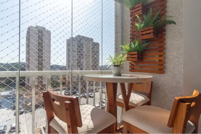 Imagem Apartamento reformado 2 Dormitórios, sendo 1 suite, sacada e vaga.