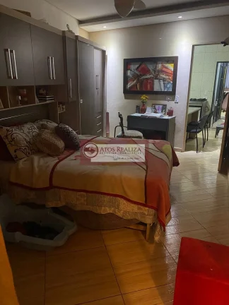 Imagem Vendo Sobrado com 3 casas para renda tatal de 3 Dormitórios sendo 1 suíte no Jardim Guanabara - São Paulo por R$ 340.000