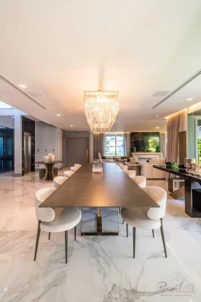 Imagem Magnífica casa em Jurerê Internacional a apenas 100m do mar. Casa localizada em exelente terreno d...