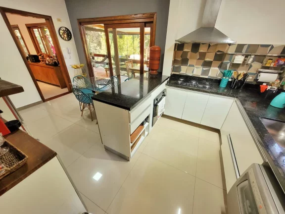Imagem Casa em condomínio em meio a muita mata Granja Viana