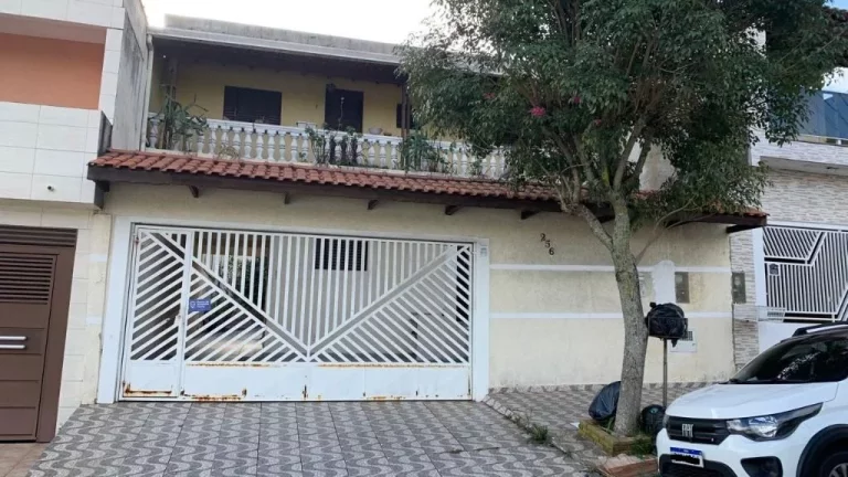 Imagem Sobrado com 3 dormitórios à venda, 300 m² por R$ 650.000,00 - Jardim Santa Helena - Poá/SP