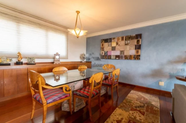 Imagem Apartamento amplo, com terraço, living para 02 ambientes espaçosos, sala de almoço, sala de TV, l...