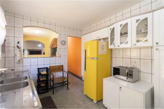 Imagem Casa a venda no Jardim Mutinga, com piscina, excelente para renda extra.