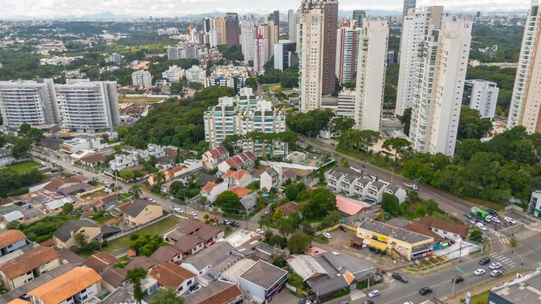 Imagem Terreno no Ecoville, com projeto para prédio em andamento.