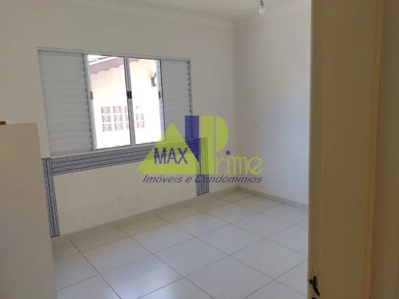 Imagem Imperdível casa de 3 quartos e ampla área na Vila Santista, Atibaia-SP - 1,97m², 1 suíte, 3 salas, 3 banheiros, 6 vagas.