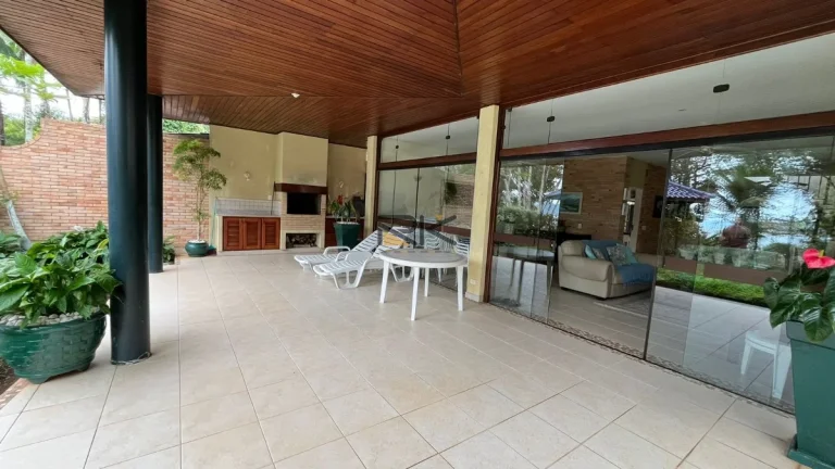Imagem CASA EM CONDOMINIO FECHADO COM 4 SUÍTES,5 VAGAS DE GARAGEM,VARANDA GOURMET COM CHURRASQUEIRA,SALA COM 2 AMBIENTES E SALA DE ESTAR.