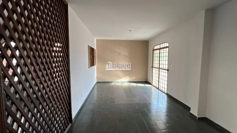 Imagem Casa de 3 quartos para alugar em Uberaba - Conjunto Pontal