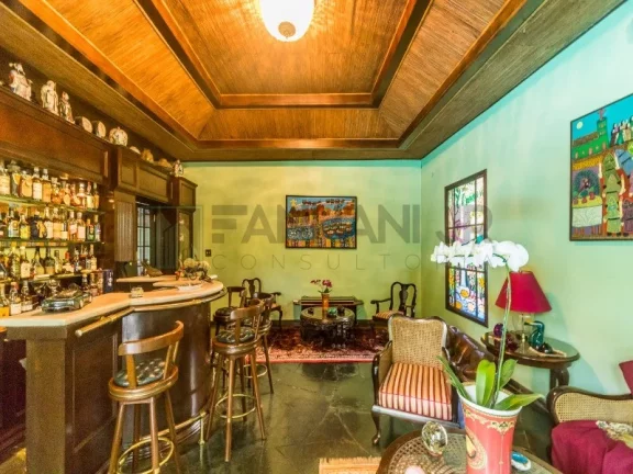 Imagem VENDO CASA PRÓXIMO AO PQ. IBIRAPUERA! Magnifica residência a venda em rua tranquila e arborozada no Jardim Lusitânia, com 900m² de área construída em