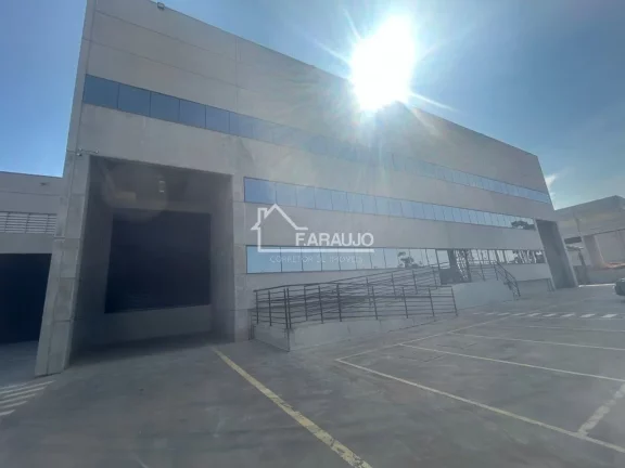 Imagem Galpão (Padrão TRIPLE A) para locação e área construida de 2.082m²; Piso Livre: 1.500m²; Administrativo: 318m².
