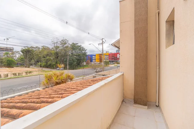 Imagem Sobrado de 3 quartos no bairro Campo Comprido