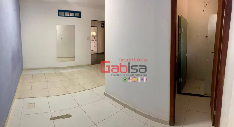 Imagem Espaço Versátil à Venda: Imóvel de 4125 m² com Estrutura de Escola e Quadra na Ferradura