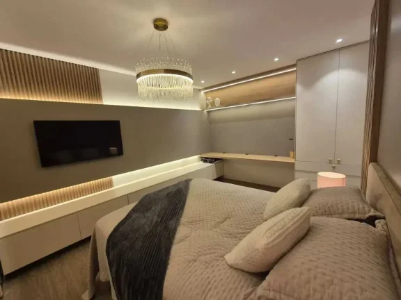 Imagem Casa com 5 suítes e 6 vagas de garagem em condomínio no Centro de Camboriú