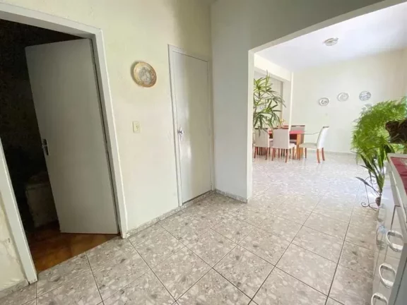 Imagem Casa com 4 dormitórios sendo 1 suíte e 5 vagas de garagem com piscina privativa - Balneário Camboriú