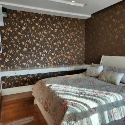 Imagem Apartamento 200m², 3 dormitórios, sendo 3 suites, além de salas de estar, jantar e TV, ampla vara...