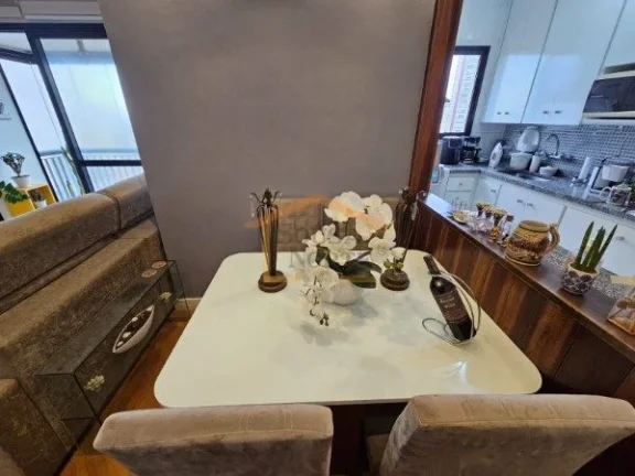 Imagem Apartamento com 2 dormitórios, sendo 1 suite, sala para dois ambientes, varanda, cozinha americana ...