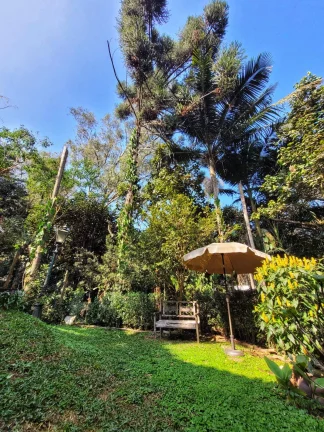 Imagem Casa em condomínio em meio a muita mata Granja Viana