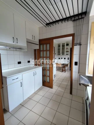 Imagem Apartamento à Venda no Condomínio Four Seasons Residence com 3 Dormitórios, 1 Suíte e 2 Vagas de Garagem