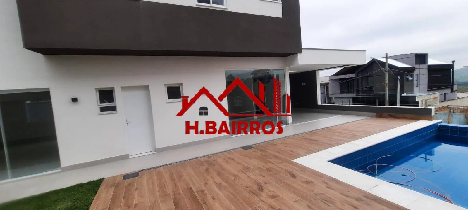 Imagem Casa com 04 Dormitórios à Venda - Jaguary - São Jos?(C) dos Campos