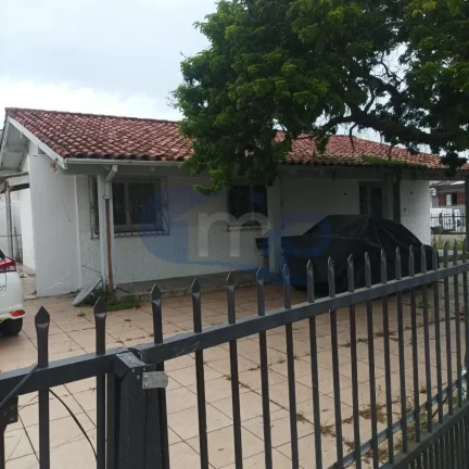 Imagem Casa a venda com 3 dormitorios no centro de Torres/RS