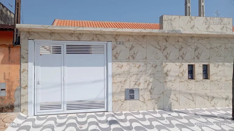 Imagem Lindas casa na praia com belo acabamento!