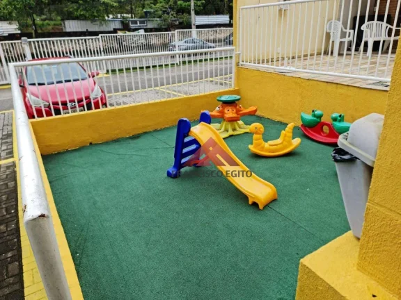 Imagem Ótimo apartamento térreo com ampla área externa e cozinha com armários no bairro do Sapé